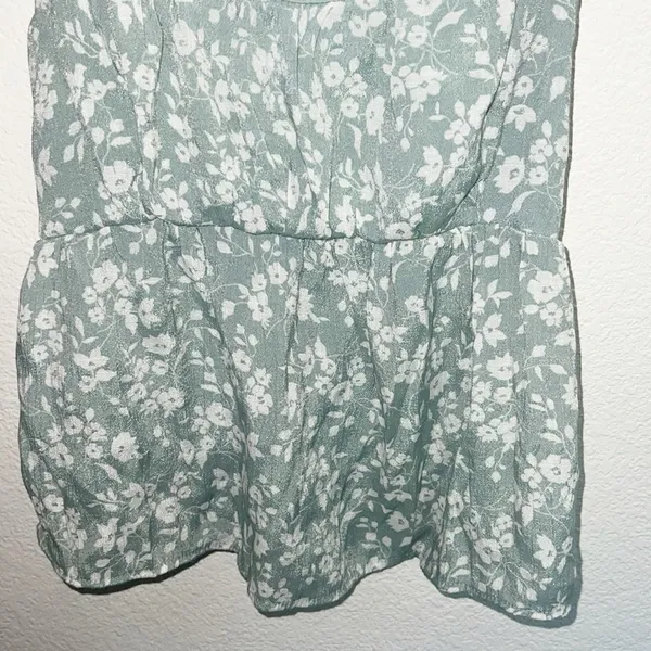 E&M Juniors Green Floral Babydoll Smocked Back Adjustable Strap Tank Top - Image 4