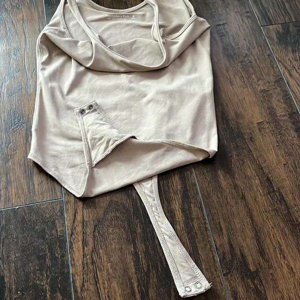 Abercrombie Soft AF Light Tan Scoop Neck Tank Bodysuit - Image 3