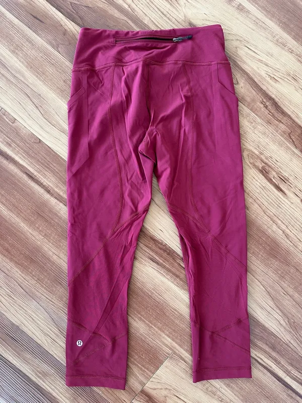 LULULEMON Pace Rival Crop *22" in Ruby Wine Sz. 6 - Image 7