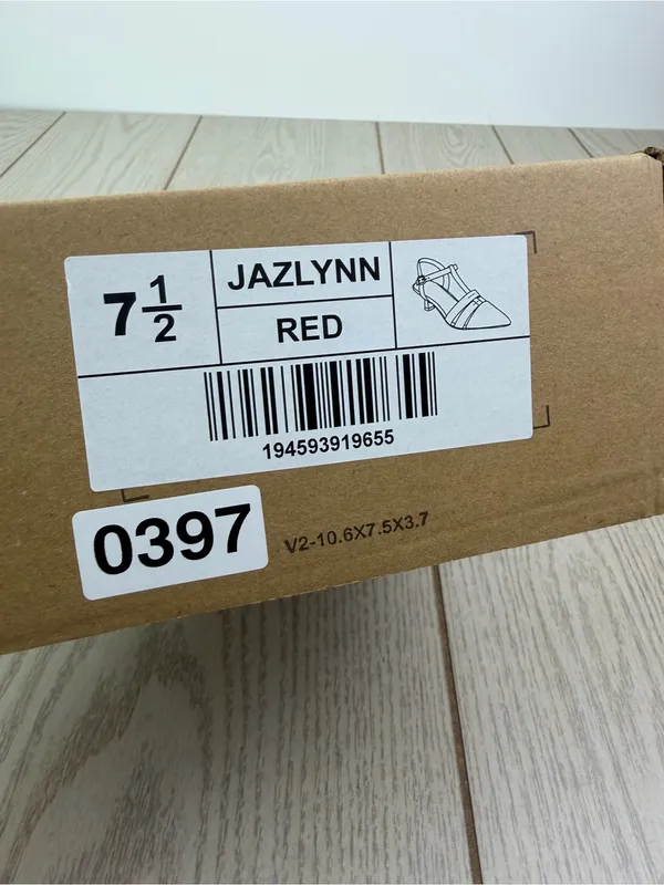 Journee Collection Women's Jazlynn T Strap Kitten Heel Dress Pumps 7.5M Red $95 - Image 7