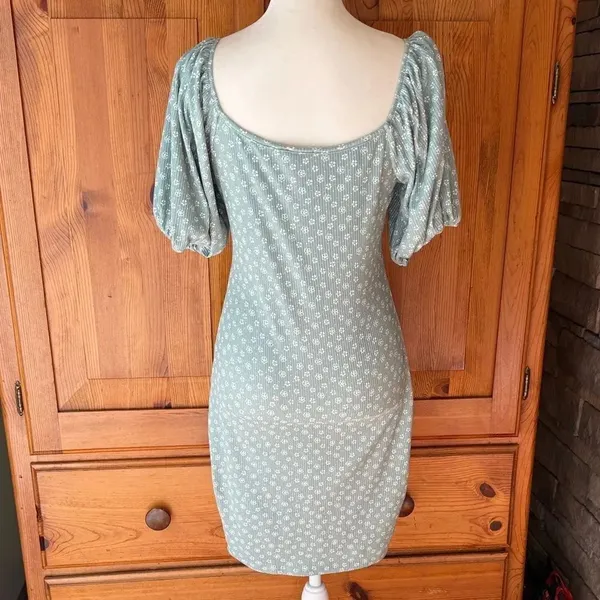 Mistyrose Elegant Green Floral Dress. Stretchy. Comfortable. Sweet. Size L. - Image 3
