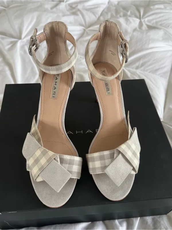 NIB Tahari eating Grey White Gingham Plaid Open Toe Bow 3” Heels NEW NWT 6.5 - Image 13