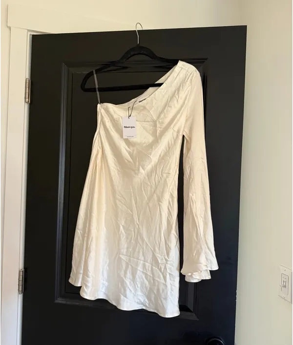 NWT Showpo Mini one shoulder long sleeve dress in pearl size 2 - Image 4