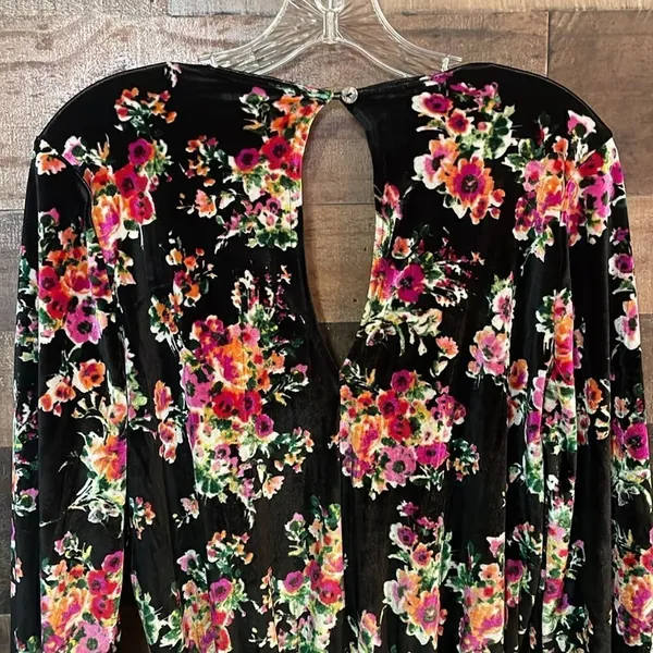 Show Me Your Mumu Floral Velvet Long Sleeved Romper - Image 4