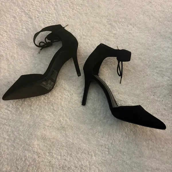 NWOT Forever 21 black ankle strap tie pointed heels. Size 8. - Image 5
