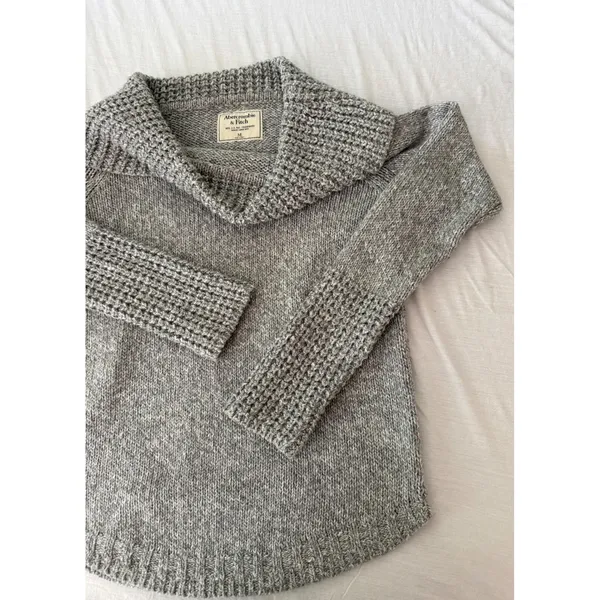 Abercrombie & Fitch Grey Cowl Neck Ribbed Knit Sweater Medium Raglan Sleeve - Image 3