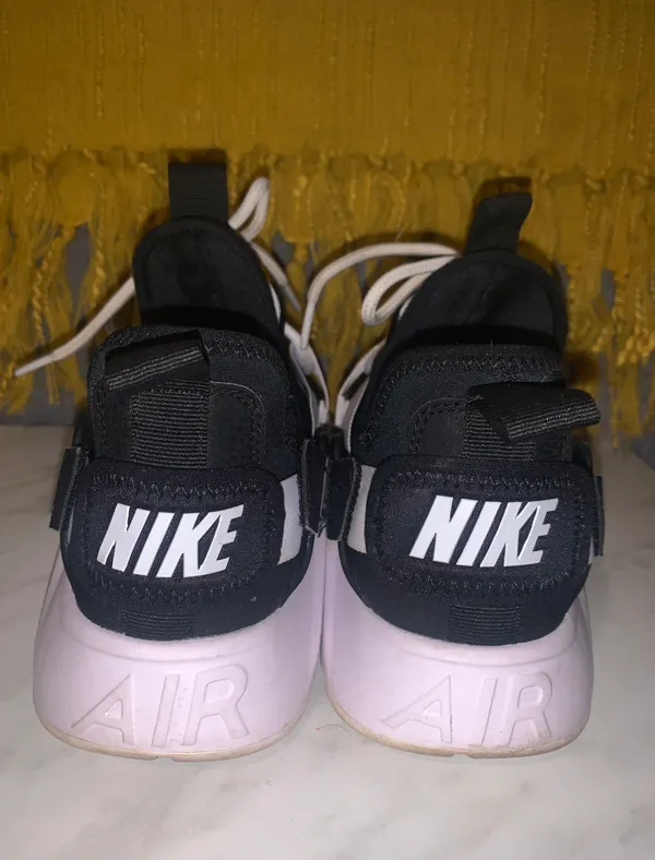 Nike Black And White Air Huaraches - Image 3
