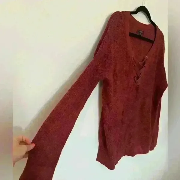 American Eagle Jegging Fit Brick Red Long Sleeve Lace Up V Neck Sweater Size L - Image 2