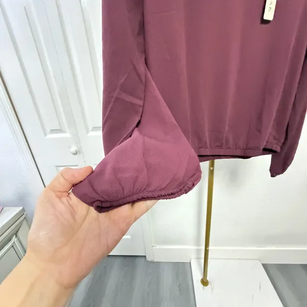 ✨ NWT Olive + Oak Iced Plum Long Sleeve Blouse Top Elastic Hem Back Zip (Size L) ✨ - Image 10