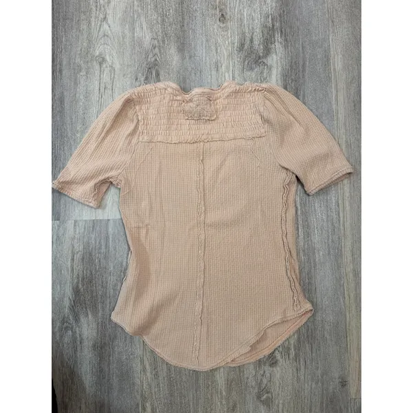 Free People Red Delicious Peach Waffle Knit Smocked Thermal Top‎ Women's Medium - Image 4