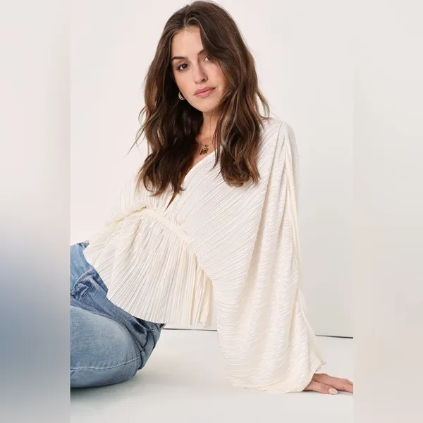 Lulu's Cream Pleated Blouse - Image 3