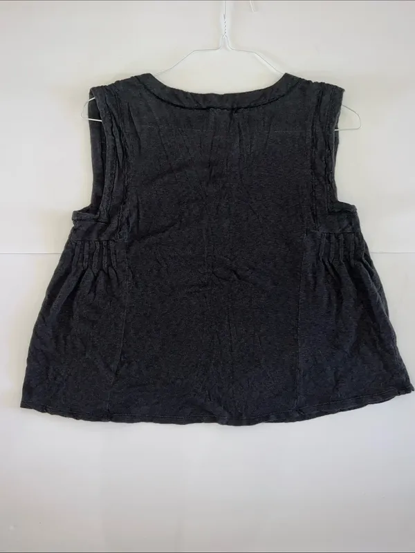 Carve Designs Nicole Black Sleeveless Ruffled V-Neck Top - Image 4
