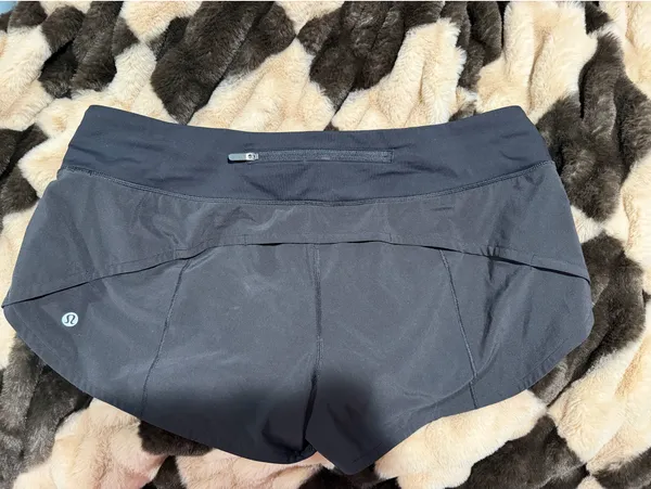 Lululemon Shorts Hotty Hot - Image 2