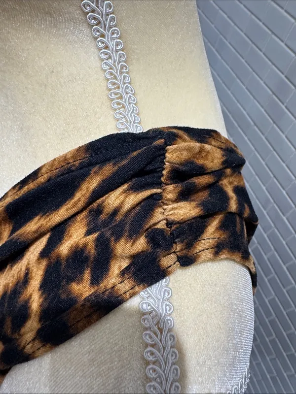 Socialite Deep double v neck leopard print sleeveless dress with pockets. Size Small. - Image 5