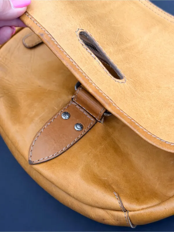 Frye leather saddle bag, crossbody bag, tan 10"x9.5" - Image 6