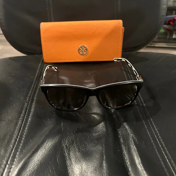 Tory Burch Black Sunglasses with Tortoiseshell Temples includes Tory Burch case - Image 6