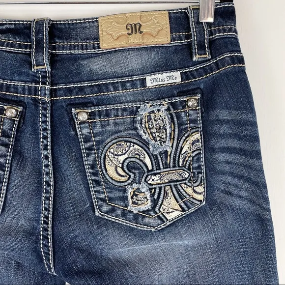 Miss Me Signature Bootcut Jeans Sz 30 Dark Wash Embellished Embroidered Y2K - Image 2