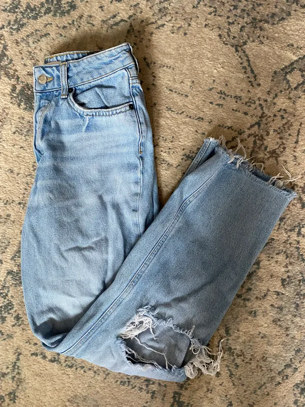 H&M Light Wash Jeans - Image 2