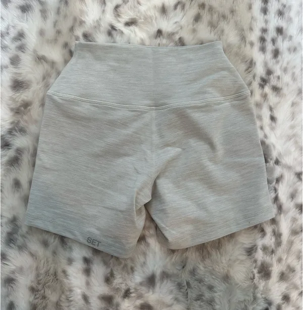 Set Active Gray Biker Shorts - Image 3