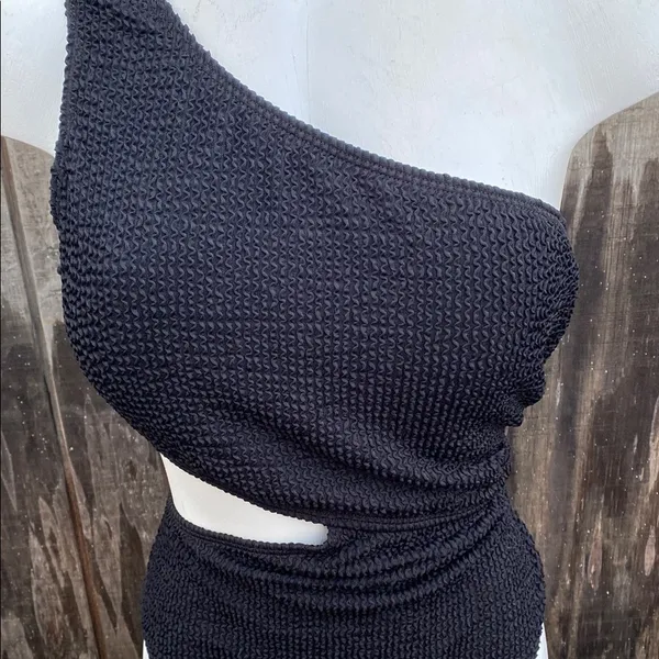 Woman’s New XL Elegant Black One-Shoulder Mokini Side Cut Out Textured Retro - Image 3