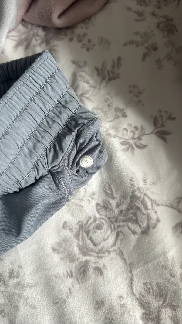 Lululemon Hotty Hot Shorts High-Rise Rhino Grey - Image 4