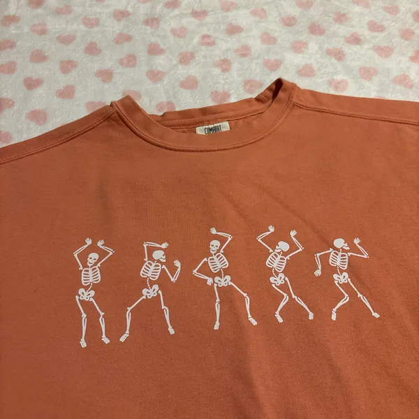 Skeletons dancing crewneck sweatshirt size large comfort colors - Image 2