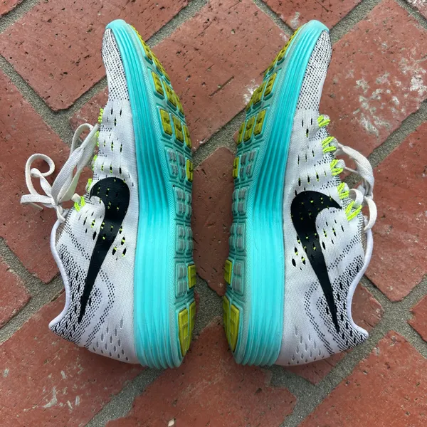 Nike Sneakers Size Women’s 8.5 - Image 4