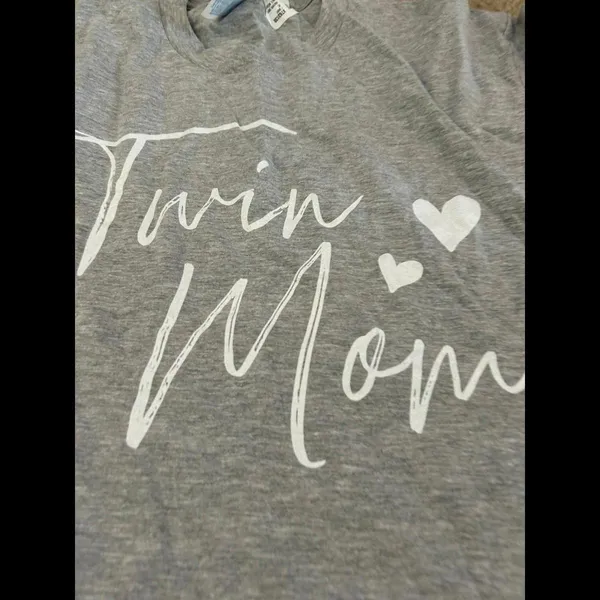 Woman size medium gray twin mom T-shirt short sleeve - Image 2