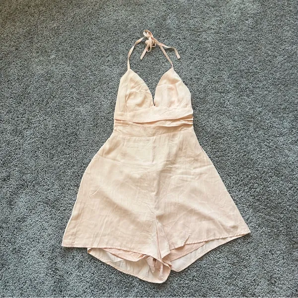Le Lis Blush Peach Halter Romper - Image 2