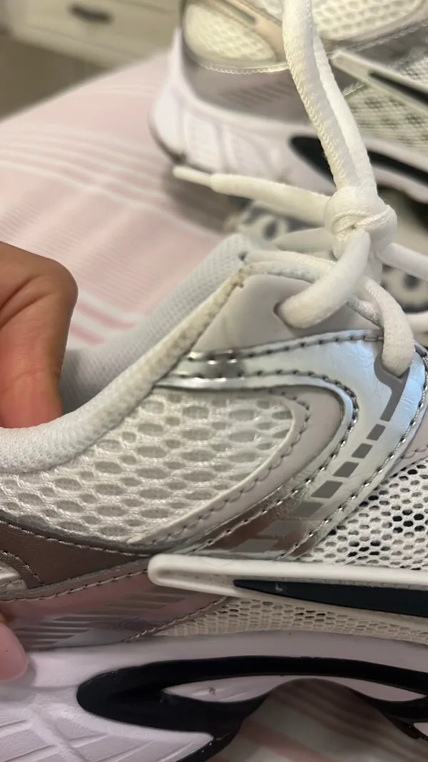 Nike shoes  - Image 4