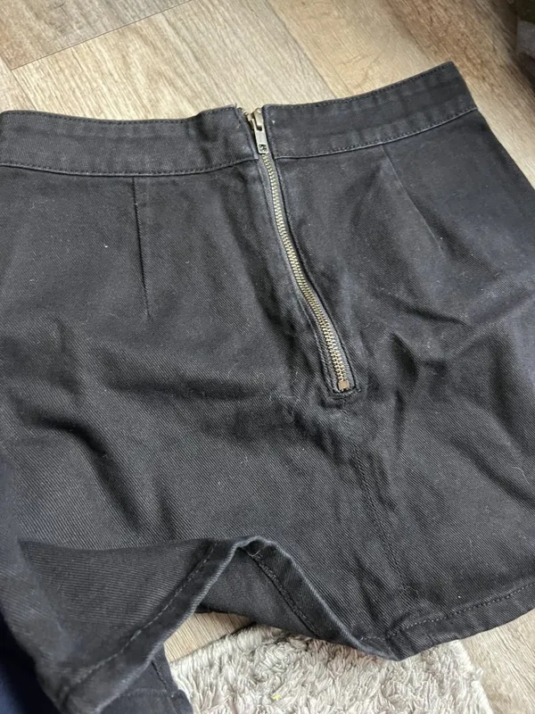 Lioness small black mini skirt - Image 7