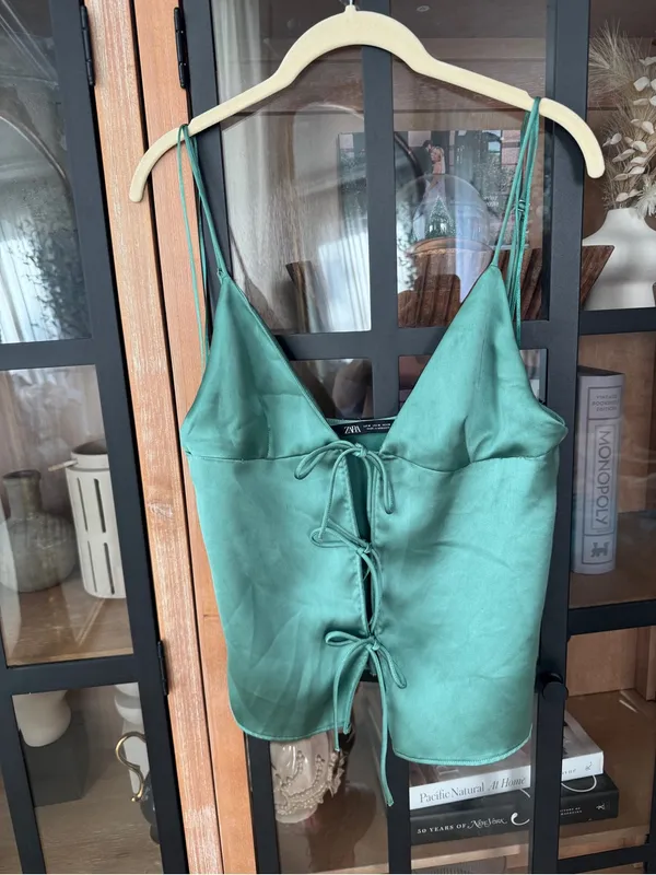 Zara tie front bows satin-finish emerald tank top vneck going out - Image 10