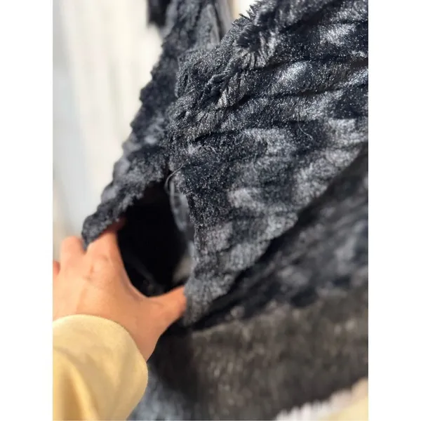 Black Faux Fur Vest Women’s Small – Soft Plush Texture, Warm Lined, Zipper Closu - Image 6