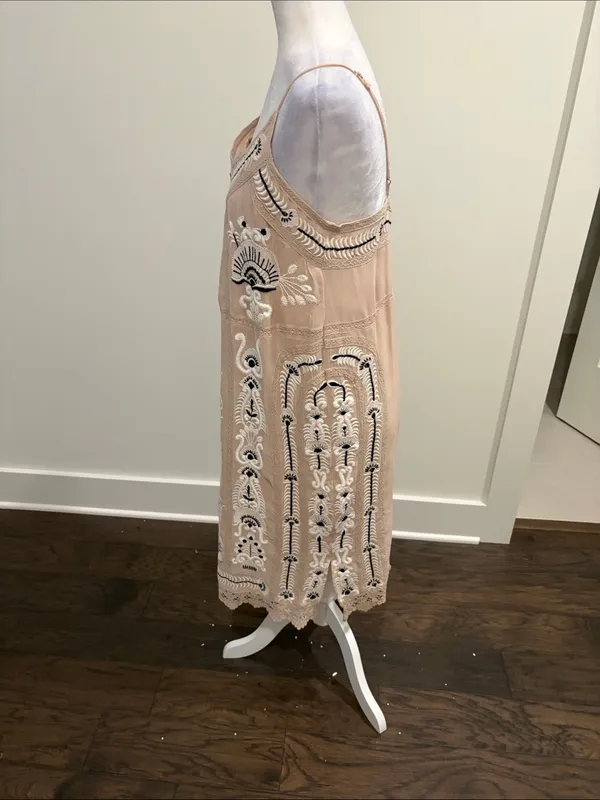 New With Tags Anthropologie Maeve Embroidered Slip Dress Sz M - Image 8