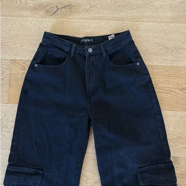 PrettyLittleThing - Denim Cargo Jeans Tall in Black - Image 2