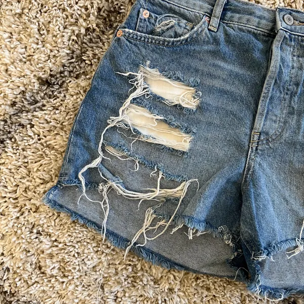 GUC Distressed Exposed Pockets Shorts - Image 4