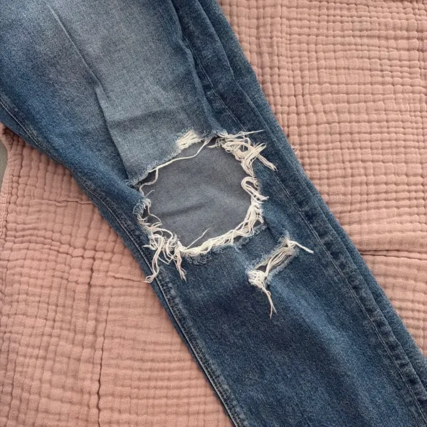 American Eagle Strigid Mom Jeans - Image 3