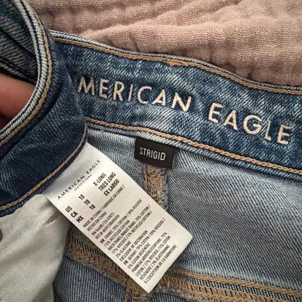 American Eagle Strigid Mom Jeans - Image 4