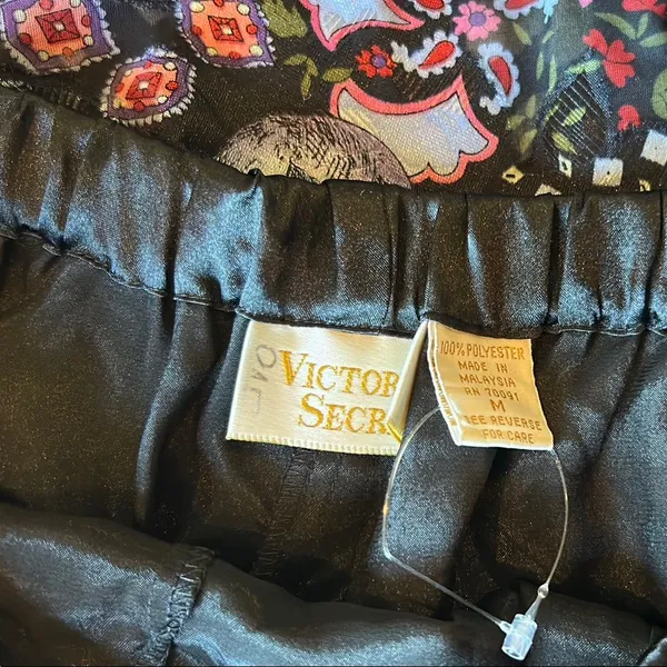 NWT Victoria’s Secret Gold Label Deadstock Two Piece Pajama Set Size Medium - Image 6