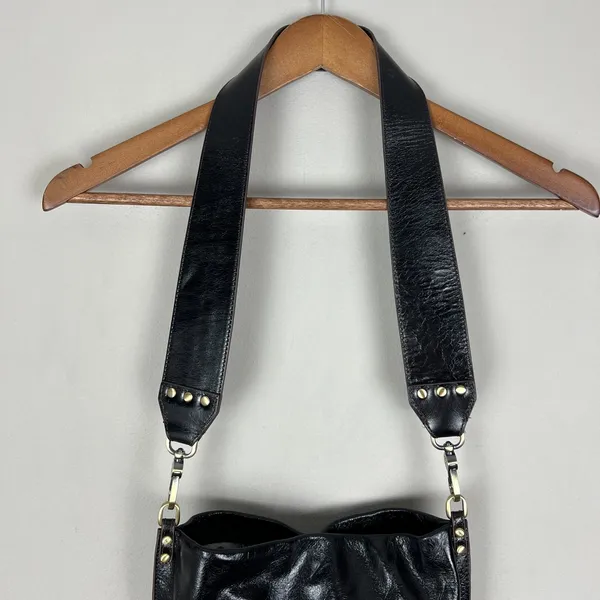 Hobo International Shoulder Bag Black Polished Leather‎ Bucket Brown Piping Trim - Image 16