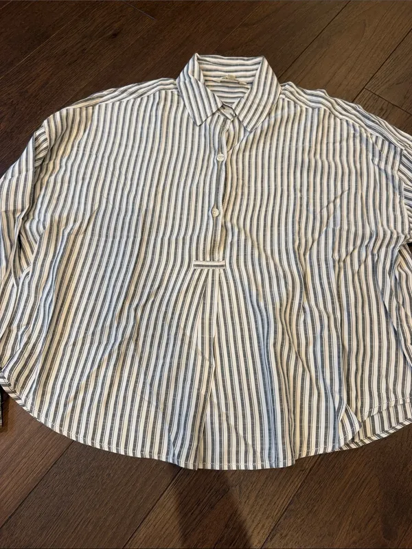 Max Studio White and Blue Stripe Button-Down Shirt Cropped - Medium - C66-013 - Image 4