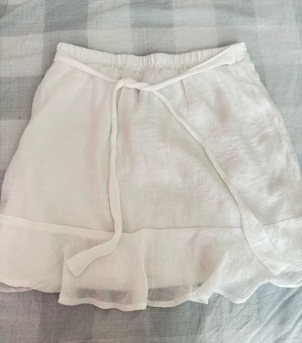 Mini White Ruffle Skirt Size XS - Image 2