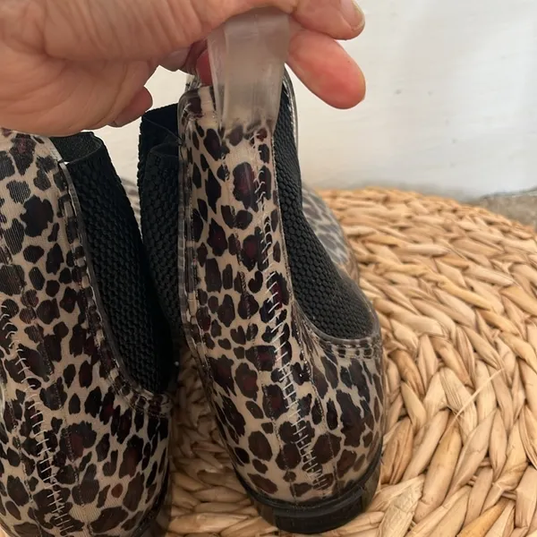 New Seven7 For All Mankind leopard print pointy toe Pull Tab Chelsea Rain Boots - Image 7