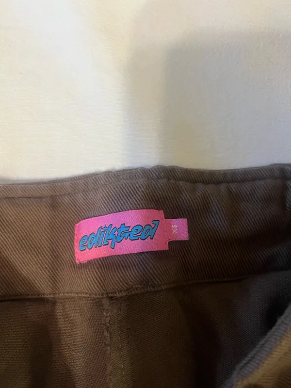 Edikted Brown Pleated Mini Skirt - Image 4