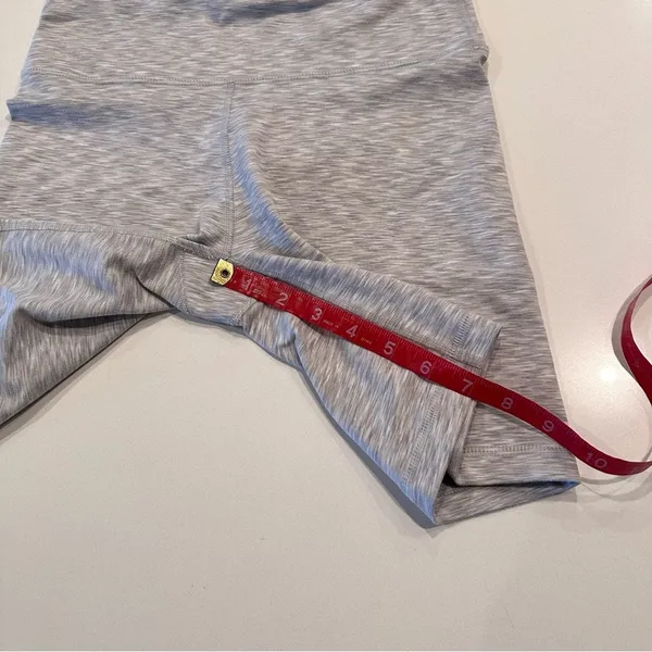 TNA Aritzia Heathered Grey‎ Biker Shorts Size Small - Image 4