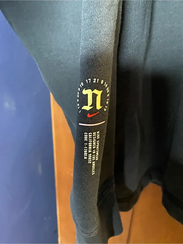 Nike Womens Gothic Logo Crewneck Sweatshirt Medium Black Oversized Streetwear - Image 3