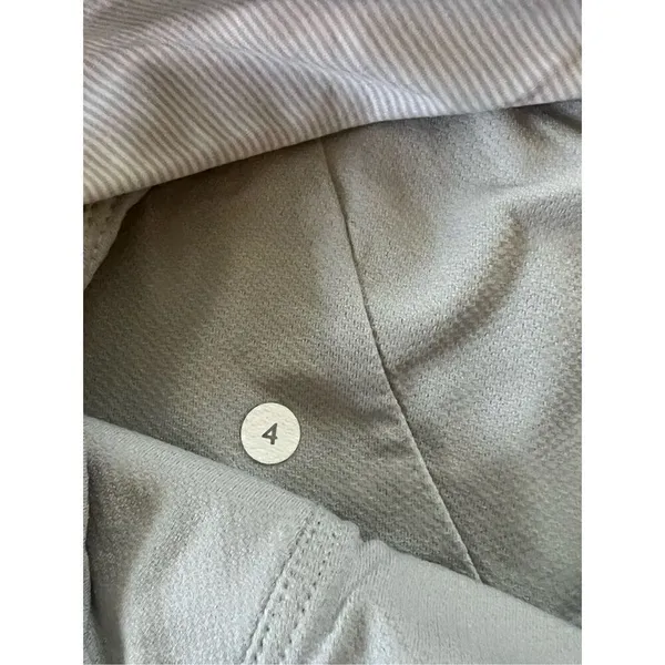 Lululemon Heathered Light Grey Wee Stripe Hustle & Bustle Tank Size 4 - Image 3