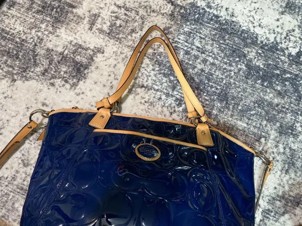 Coach Blue/Beige Patent Leather Peyton Tote Like New - Image 5