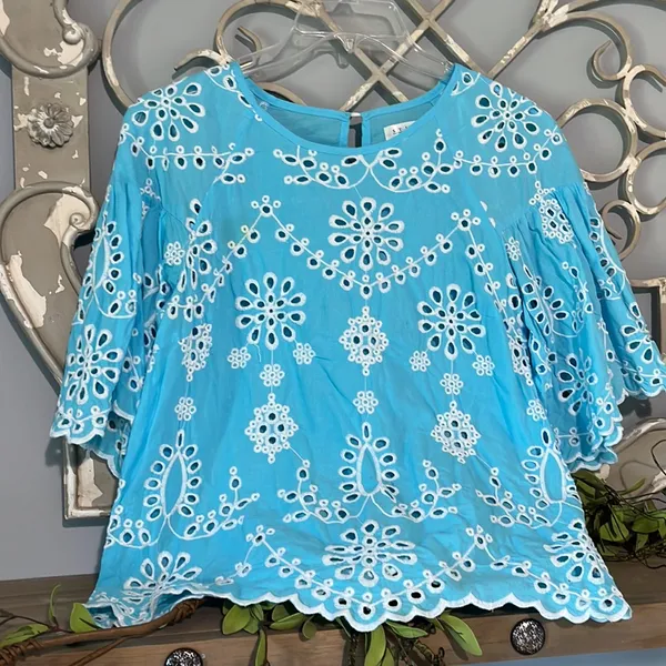 Sky Blue Eyelet Top Scalloped Bell Sleeves Studio JPP Womens Medium - Image 14