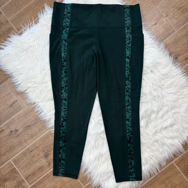 Athleta salutation stash pocket II serene 7/8 leggings - Image 3